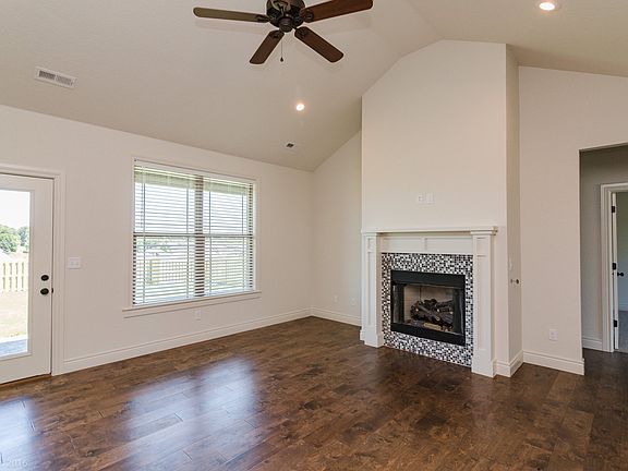 4th image of 1620 Sweetbriar Way