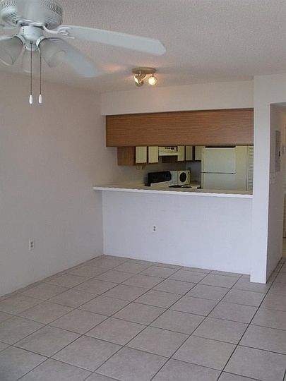 2nd image of 3930 S Roosevelt Blvd #E312
