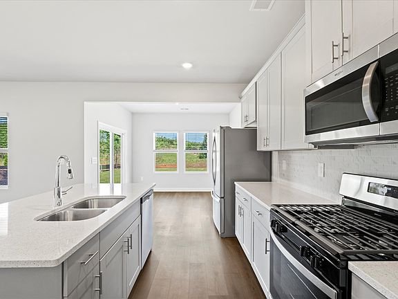 Welcome to the Dallas floorplan at Village at White Pine.