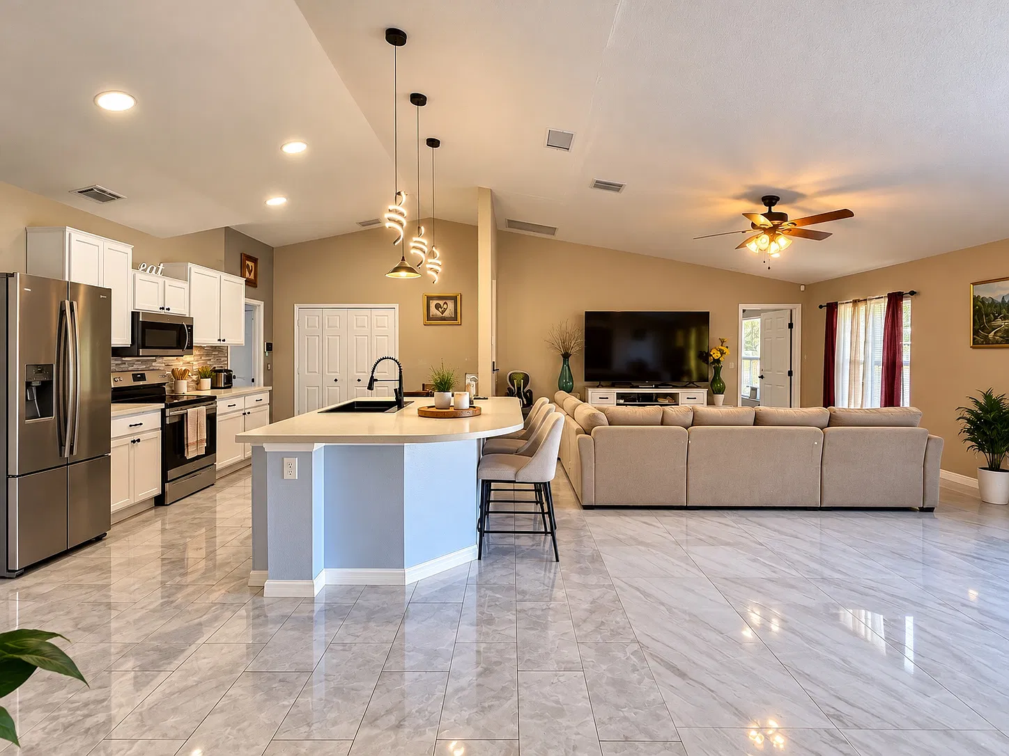 4 bed, 2040 sqft, $1,900 — Photo 4