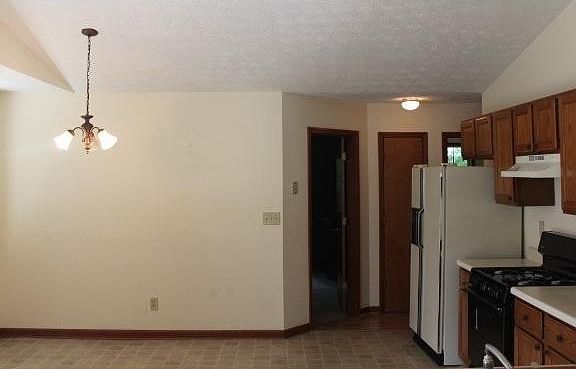 4th image of 1270 Opal Cir