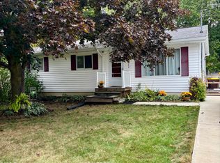 1664 Pepper Ridge Dr, Haslett, MI 48840