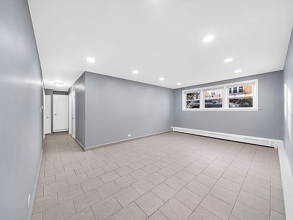 2nd image of 5241 N Rockwell St APT Bs