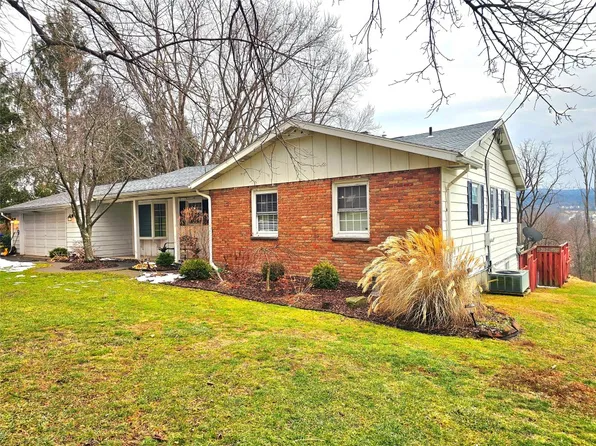 184 Valley View Dr, Endicott, NY 13760