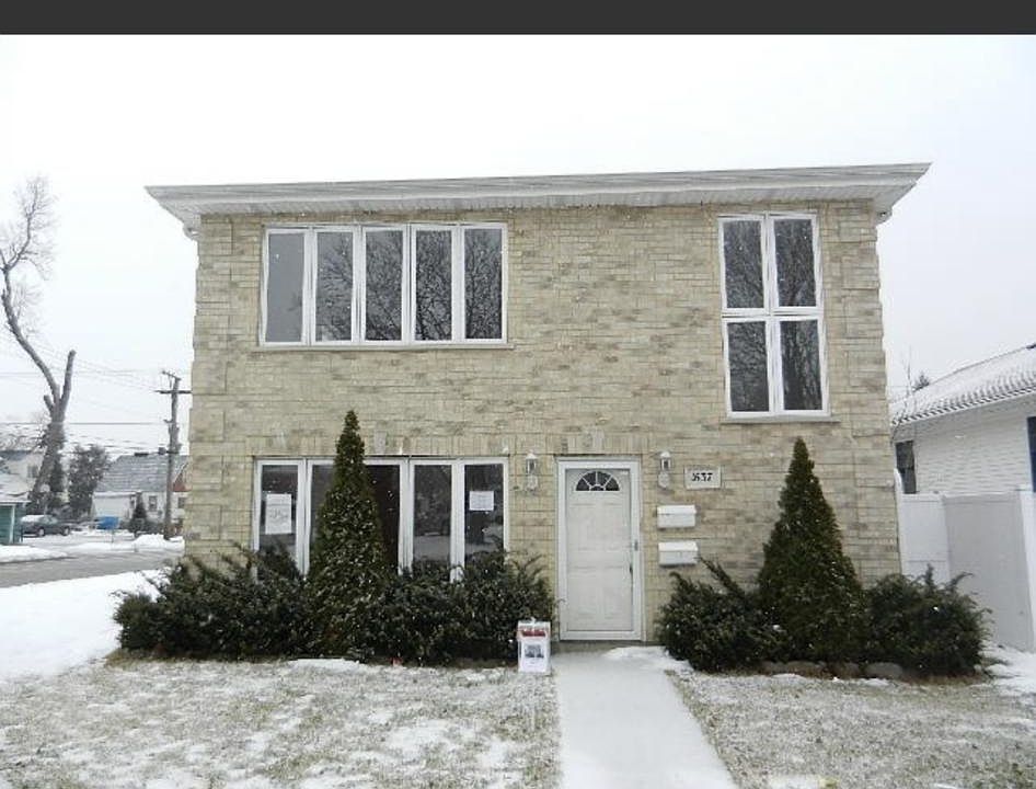 1st image of 1637 N 35th Ave #2
