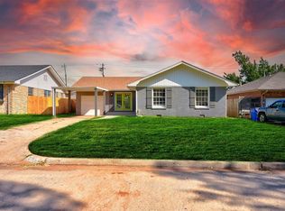 2305 Huntleigh Dr, The Village, OK 73120