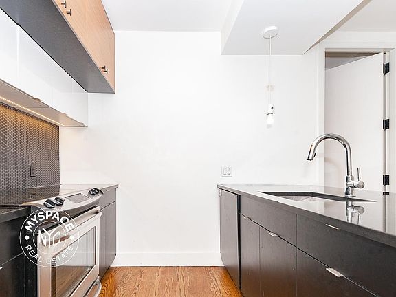 2nd image of 161 Winthrop St APT 4F