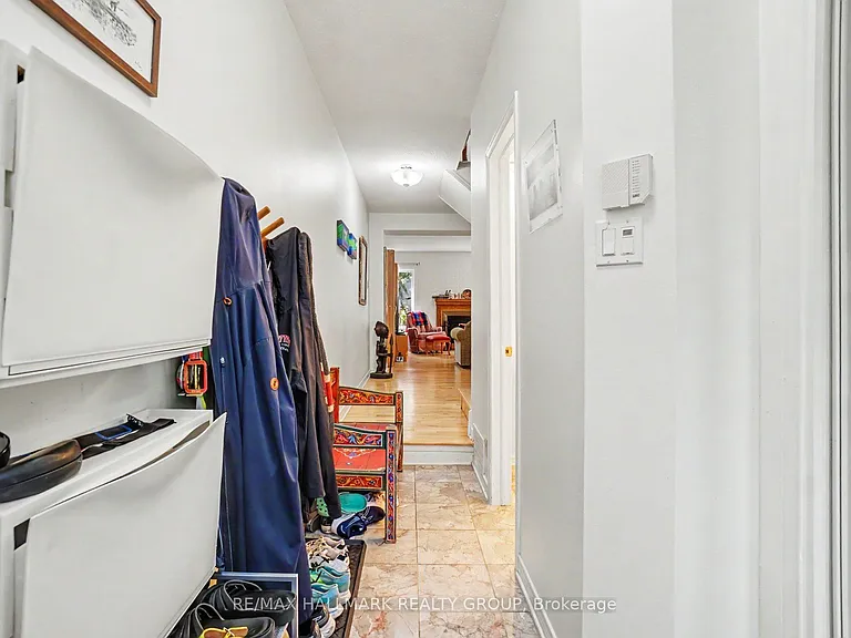 48 Dunbarton Ct — Photo 2