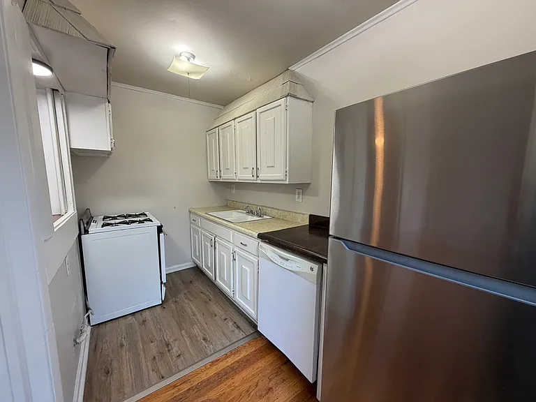 712 W 38th St. — Photo 19