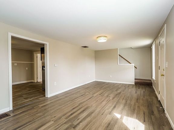 2nd image of 833 Clarendon Ave