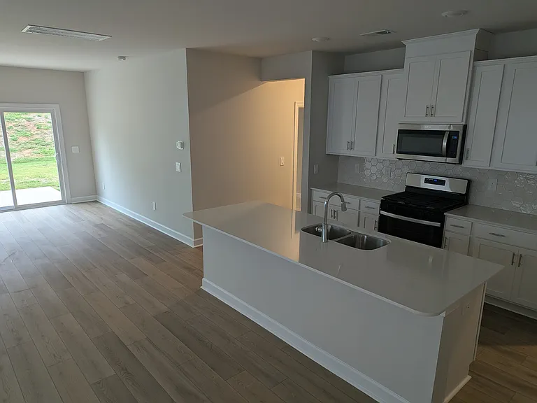 1001 Penfold Pointe — Photo 11