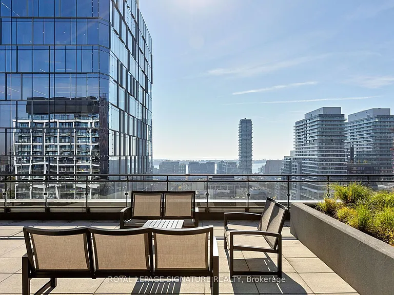 460 Adelaide St E #1706 — Photo 28