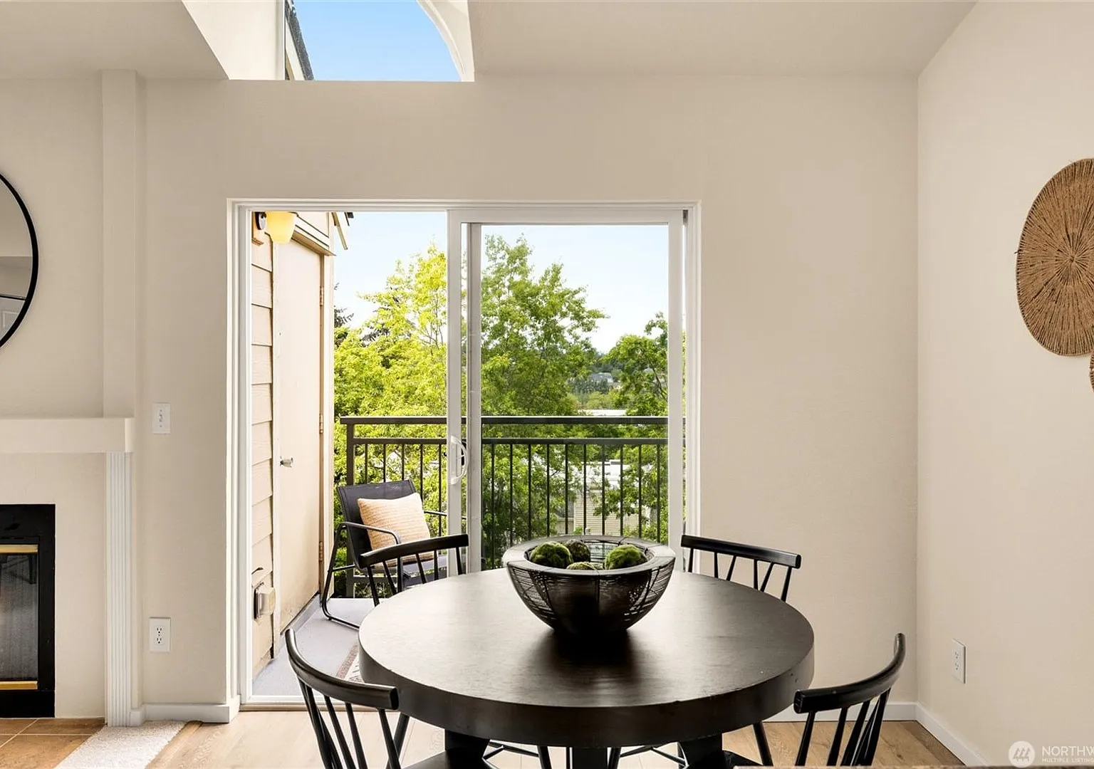 Newly remodeled 2 bd / 2 full bath Factoria condo for Rent — Photo 4