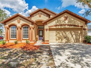 1225 Barclay Wood Dr, Ruskin, FL 33570