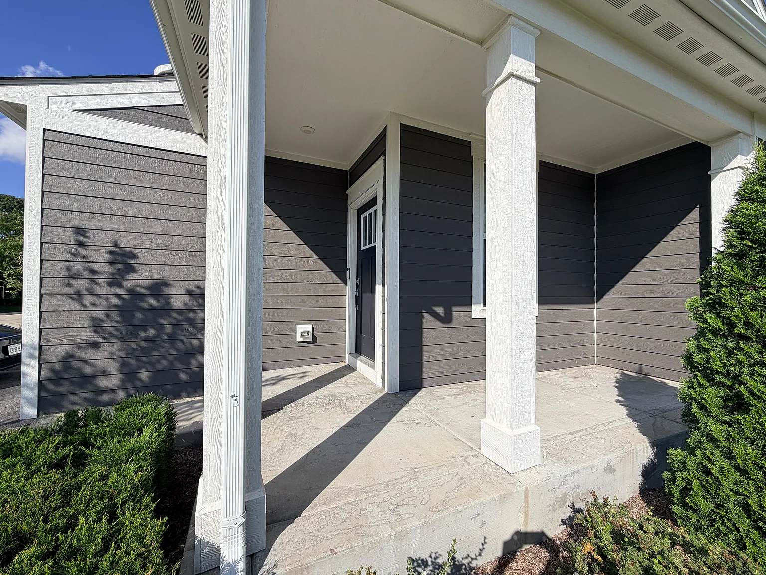 3 bed, 2.5 bath, 2566 sqft, $4,800 — Photo 2