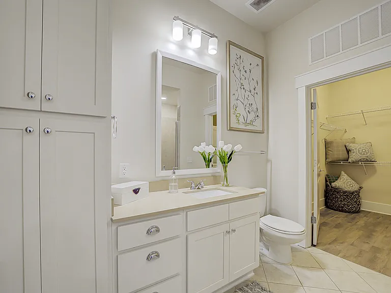 Holly Crest Apartments — Photo 30