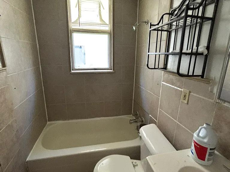 4025 Beachwood Ave — Photo 6