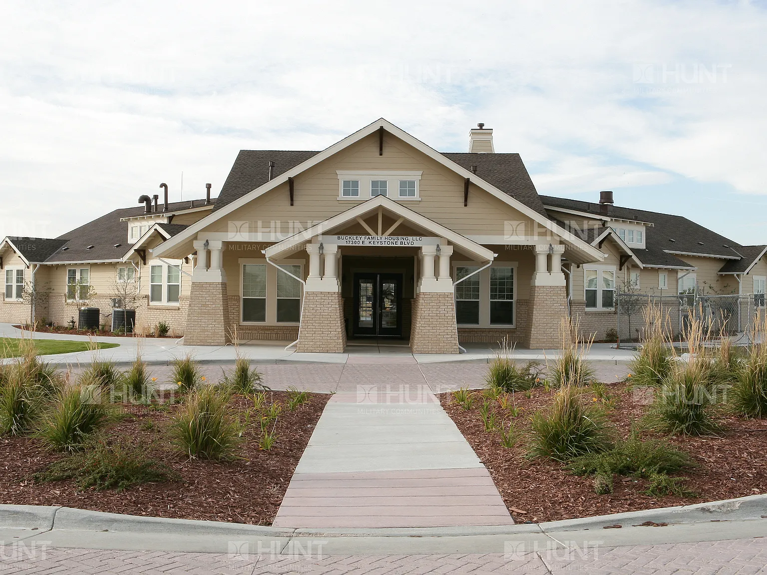 3 bed, 2.5 bath, 1663 sqft, $2,952 — Photo 2