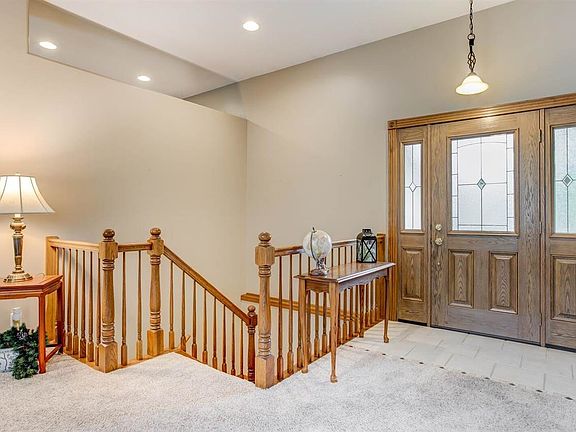 4th image of 1418 E Hiddenridge Ct