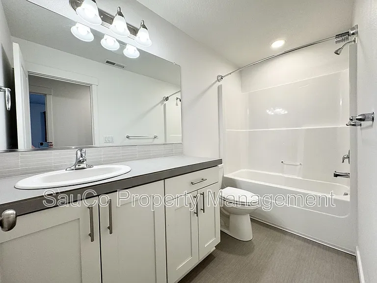 1248 S 28th Ter — Photo 21