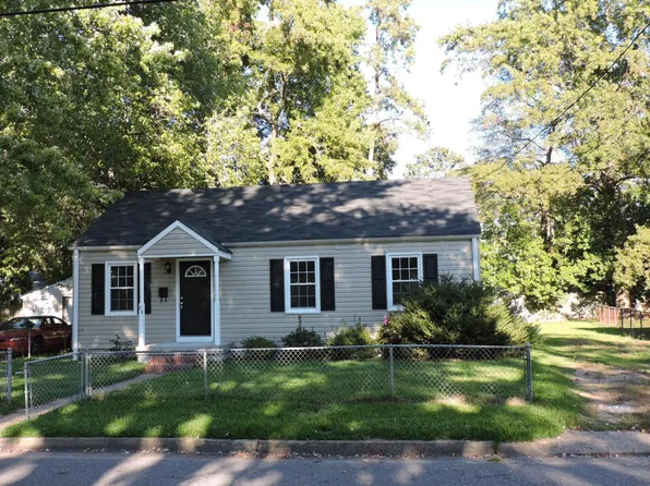 28 Cherry Acres Dr, Hampton, VA 23669