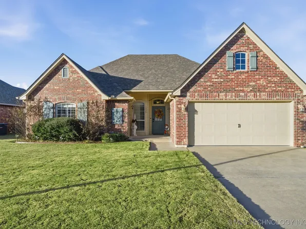 1329 E 146th Pl, Glenpool, OK 74033