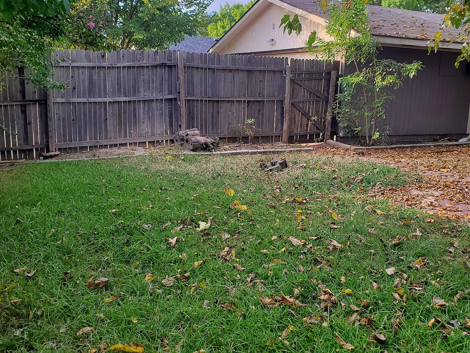 825 Hudson Dr — Photo 2