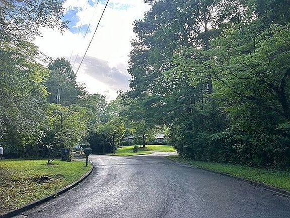Linden Cir/Forrest Ave