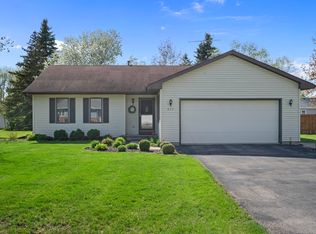 277 Oak Park Dr, Oshkosh, WI 54904