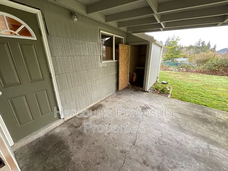 1742 Anderson St — Photo 12