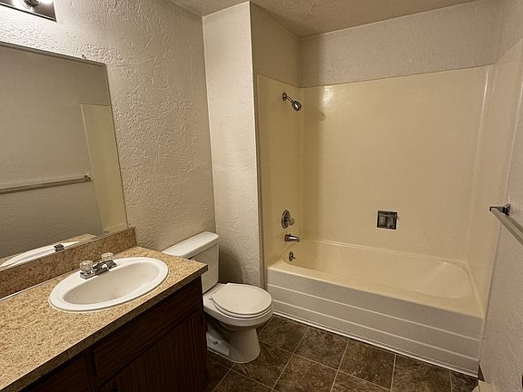 5th image of 1027 W Washington St