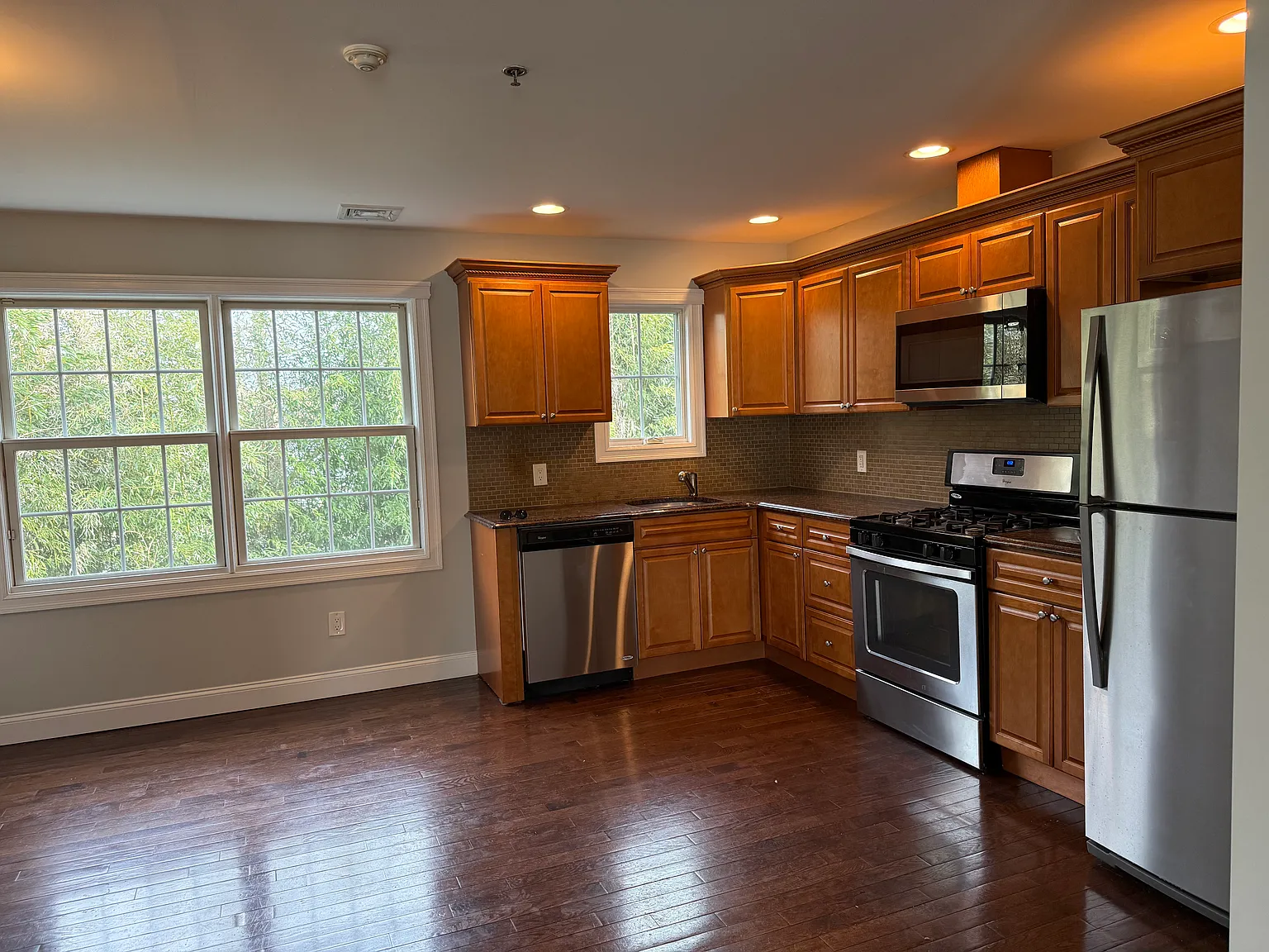 2 bed, 900 sqft, $2,700 — Photo 1
