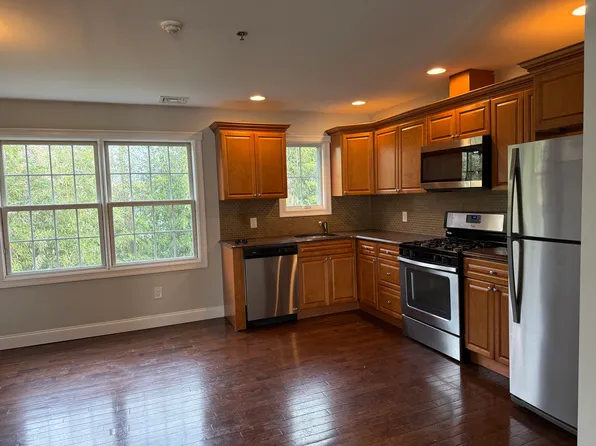 170 W Montauk Hwy, Lindenhurst, NY