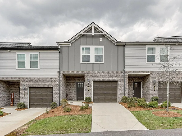 806 Arrington Way — Photo 2