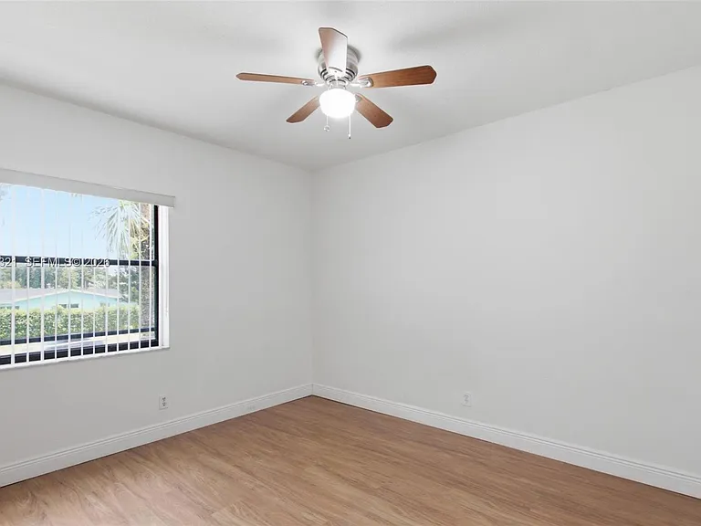 11396 Taft St #11396 — Photo 23