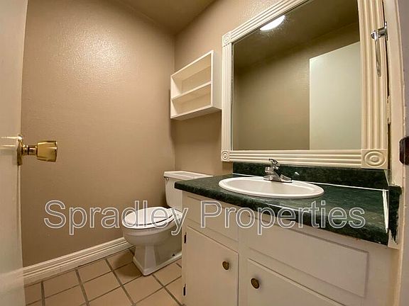 5th image of 1025 N Wall St