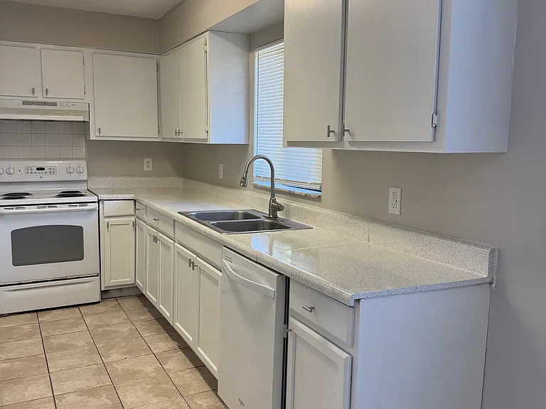 2944 Jackson St (Zivkids) Oakwood - 11 — Photo 3