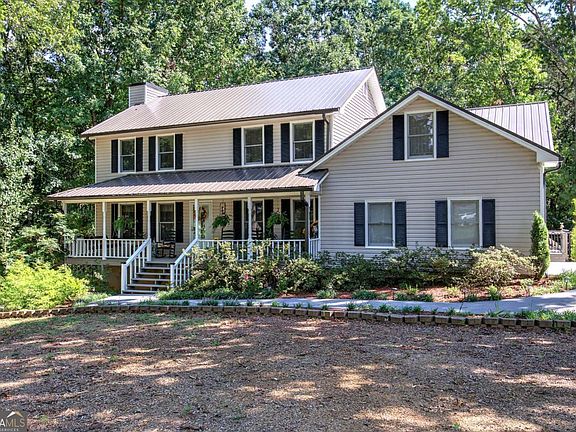 2nd image of 338 E Valley Rd NE