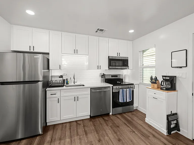 1242 E Pierce St #1 — Photo 11