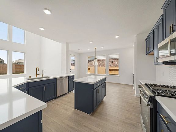 17519 Tulip Willow Way Interior Image 5