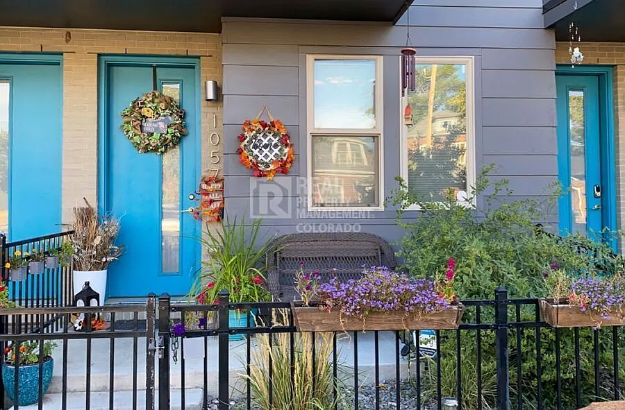 Downtown Denver/Santa Fe Art District | 3BR/3.5BA Townhome | Rooftop Deck with City Skyline & Mou... — Photo 3