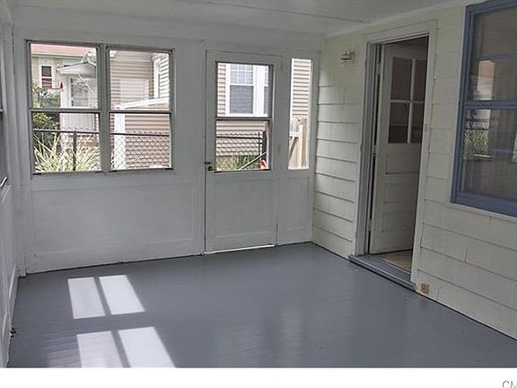 5th image of 62 Garden St E