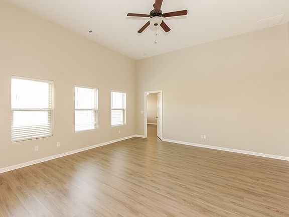 5th image of 228 Aberdeen Way