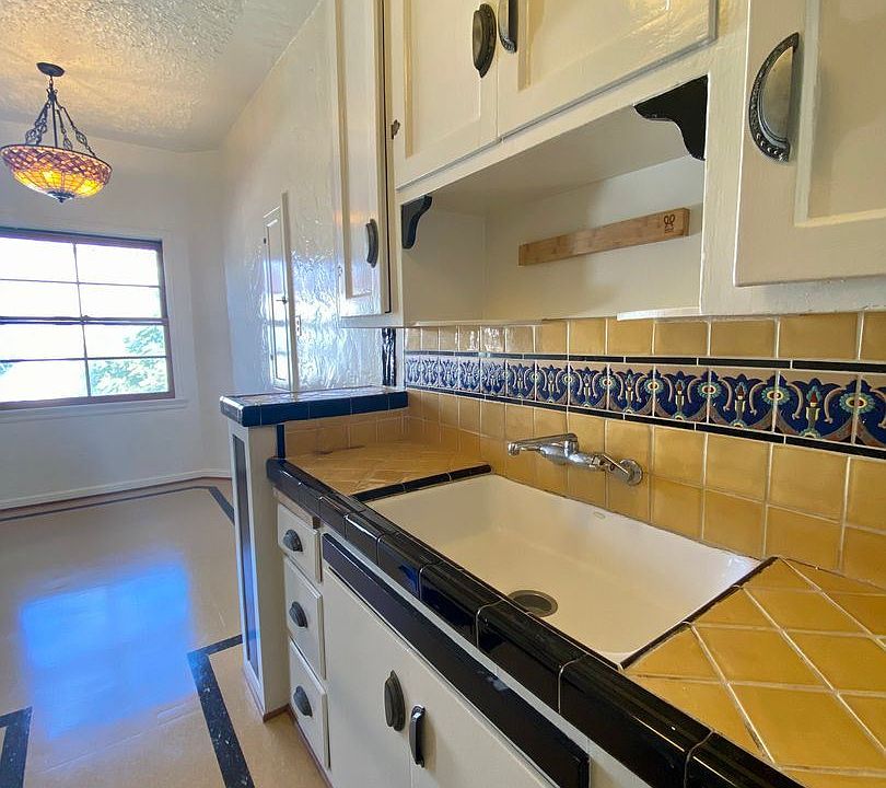 1st image of 465 N Spaulding Ave #11666276