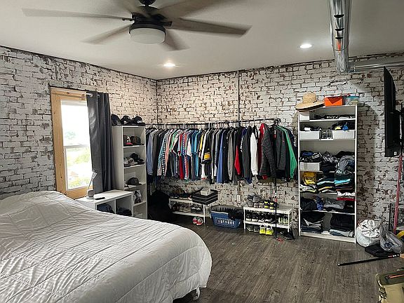 Apt 2 Bedroom 1