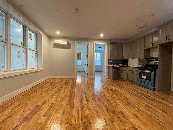 4th image of 2264 Pacific St #1