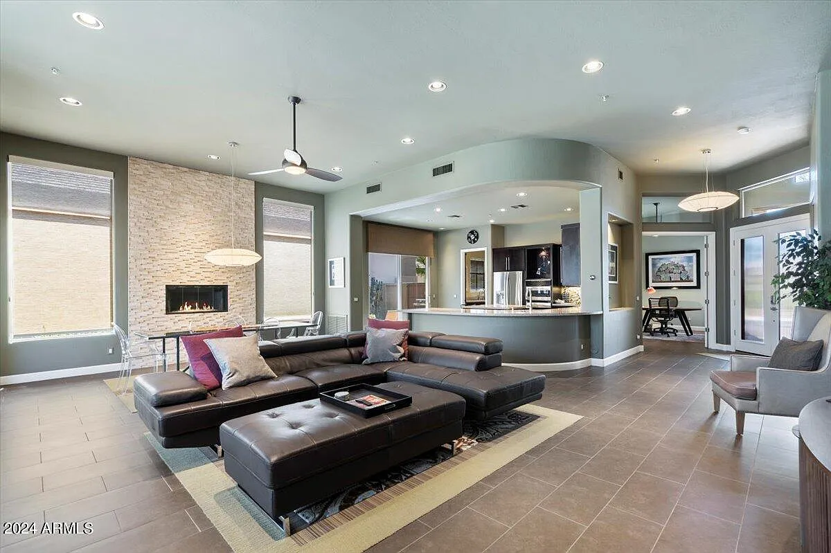 2 bed, 2.0 bath, 2306 sqft, $4,250 — Photo 3
