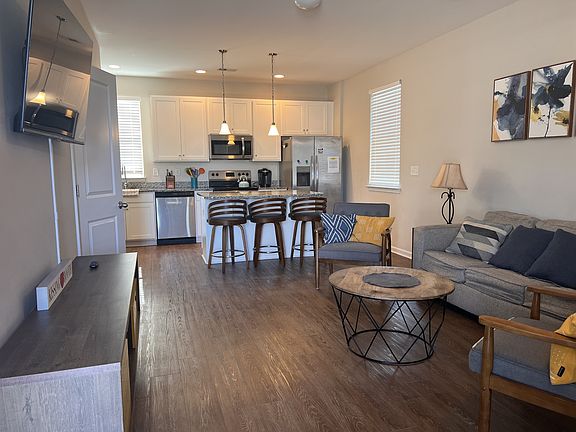 3rd image of 3453 Bristol Ln