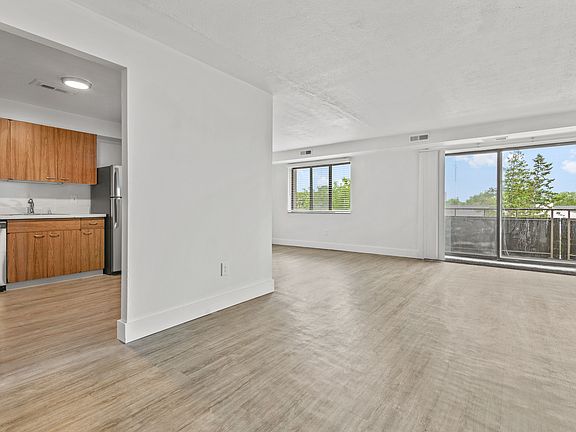 5th image of 23300 Providence Dr #805