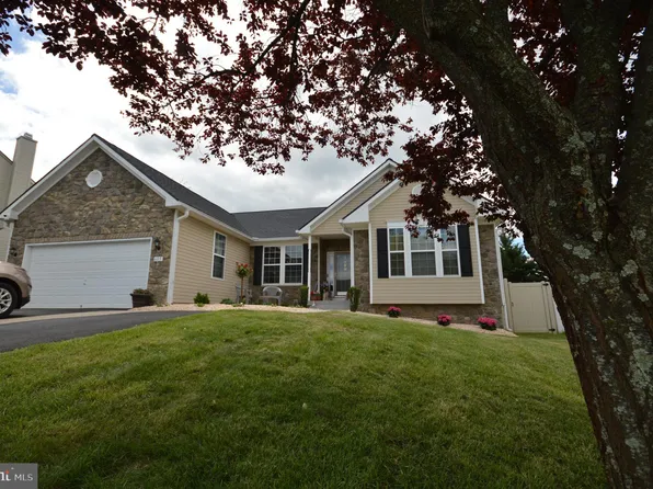 685 Bentley Dr, Inwood, WV 25428